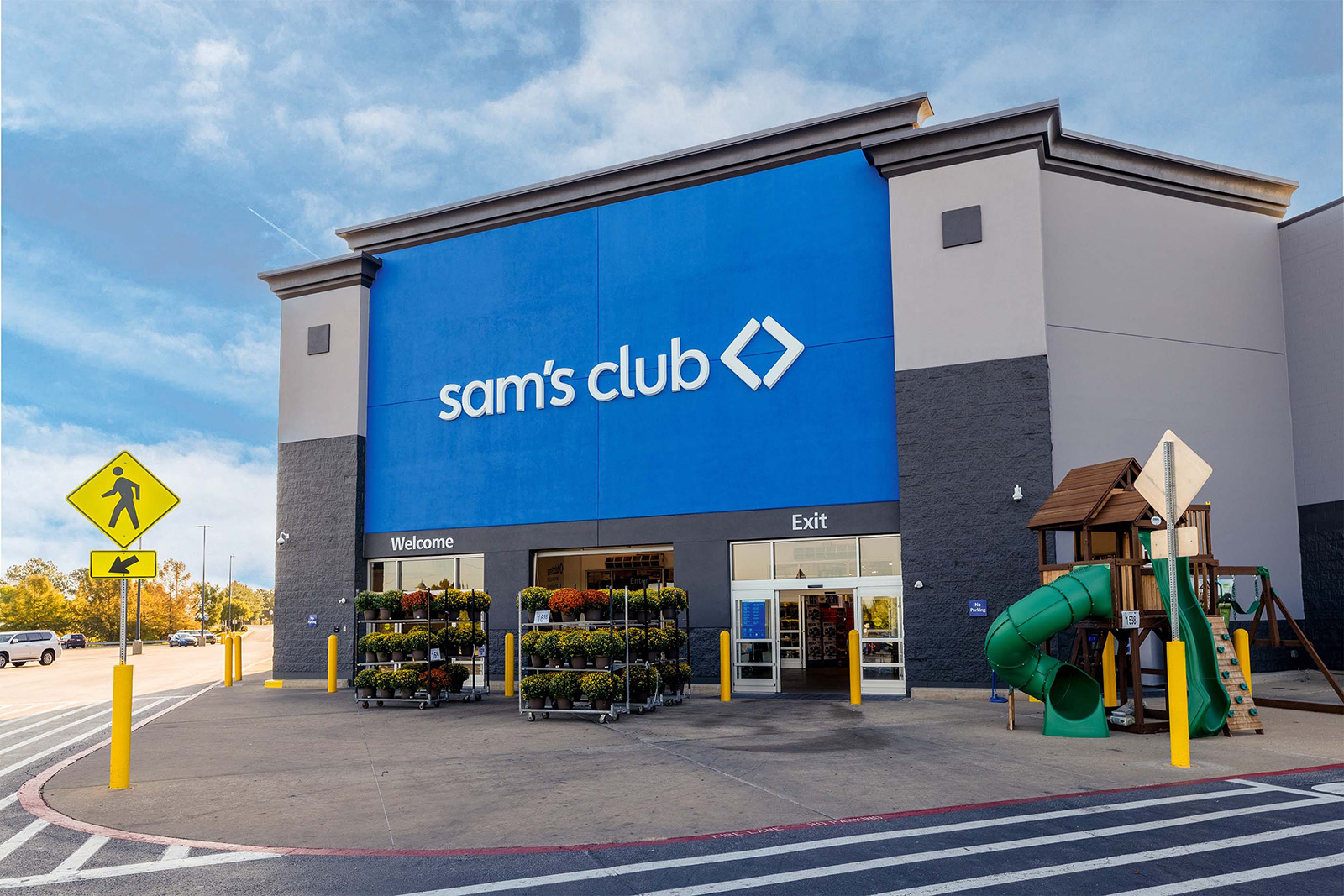 Why Work at Sam’s Club? Benefits and Growth